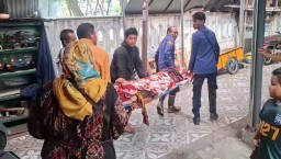 Seorang Perempuan Lansia Pingsan di Toilet Umum, Damkar Gresik Lakukan Penyelamatan