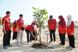 Sambut HUT ke-51 PPNI, Pemkab Lamongan dan DPD PPNI Hijaukan Kawasan Gajah Mada