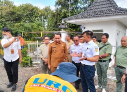 Viral, Bupati Jember Semprot Pejabat PT KAI Soal Jalan Rusak di Perlintasan Rel