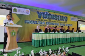 Hadiri Yudisium UNISLA, Mas Dirham Tekankan Peran Penting SDM Unggul