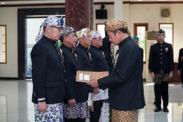 Isi Jabatan Kosong, Bupati Lamongan Lantik Lima Pejabat Strategis