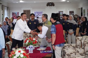 Bupati Lamongan Apresiasi Produk KKN UMD Mahasiswa UNEJ yang Selaras dengan Potensi Desa