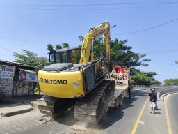 Usai Disidak Ketua DPRD Gresik, Galian C di Tepi Bengawan Solo Ditertibkan Polisi