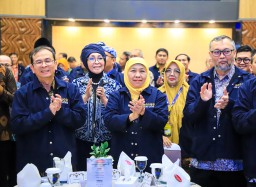 Gubernur Khofifah Ajak IKA UNAIR Perkuat Diplomasi Antar Bangsa