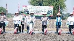 Polri dan Ponpes Tebuireng Tanam Jagung Serentak, Dorong Swasembada Pangan Nasional