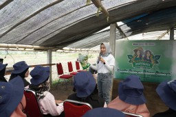 Karyawati Petrokimia Gresik Dukung Pemberdayaan Petani Perempuan di Malang melalui Program Zona Tameng