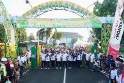 Sambut HUT RI Ke-80, Petrokimia Gresik Gelar Jalan Sehat Bersama 5.000 Warga