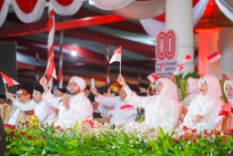 Syukuri 80 Tahun Kemerdekaan RI, Gubernur Khofifah dan Ribuan Masyarakat Jatim Bersholawat Bersama Habib Syech