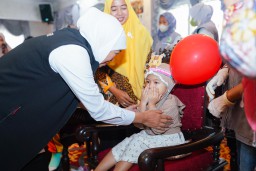 Gubernur Khofifah Pimpin Langsung Penanganan KLB Campak di Sumenep, Vaksinasi Massal Dimulai 25 Agustus