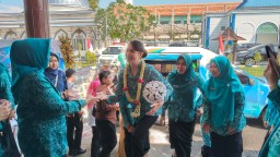 Tinjau Program PKK, Arumi Bachsin Ajak PKK Sampang Bersinergi dengan OPD