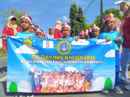 Meriahnya Kirab Kemerdekaan Peringatan HUT ke-80 RI di Sampang