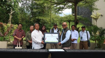 PT Smelting Mendukung Riset Revitalisasi Genetik Bersama Taman Safari Indonesia Prigen