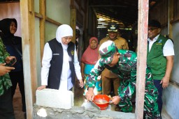 Gubernur Khofifah Apresiasi Program Rutilahu Kolaborasi Kodam V/Brawijaya Sasar Renovasi 158 Rumah Di Pacitan