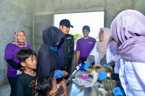 Edukasi dan Vaksinasi Massal Tandai Bulan Bakti Peternakan dan World Rabies Day 2025 di Lamongan