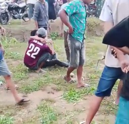 Viral Video Pemuda Tergeletak di Lapangan, Ternyata Tersengat Listrik Akibat Benang Layangan di Jember