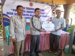 PT Smelting Serahkan Bantuan Program Kampung Sirkular ke Desa Sukomulyo, Kecamatan Manyar, Kabupaten Gresik