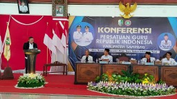 Guru Adalah Prioritas, Bupati Sampang Berharap PGRI Cetak Generasi Unggul