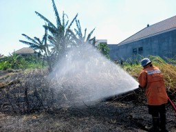 Sudah  Ada 13 Laporan Kebakaran ke Dinas Pemadam Kebakaran dan Penyelamatan Kabupaten Gresik di Bulan September 2025