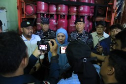 Bupati Gresik Apresiasi Pemprov Jatim dana TNI AL: KRI Surabaya 591 Bawa Bantuan Logistik untuk Bawean
