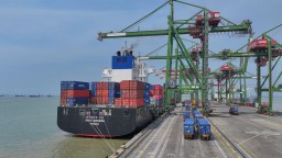 Ekonomi Jatim Tumbuh, Terminal Petikemas Lamong Catat Rekor Arus Petikemas Tertinggi