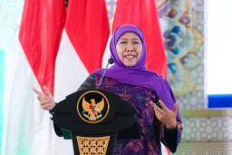 Gubernur Khofifah Tegaskan Beasiswa LPPD Jatim Cetak Generasi Emas Menuju Indonesia Emas 2045