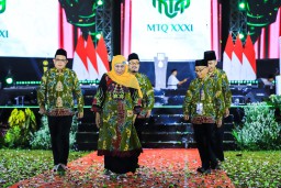 Gubernur Khofifah Buka MTQ Jatim ke-31 di Jember: MTQ Pancarkan Cahaya Persatuan dan Keimanan