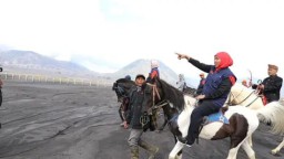TNBTS Tegaskan Aktivitas Paralayang di Bromo Dilarang