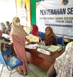Ribuan Sertifikat PTSL Diserahkan BPN Tulungagung, Warga Desa Betak Kini Miliki Kepastian Hukum atas Tanah