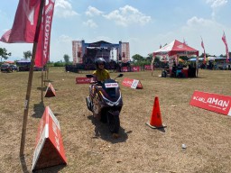 Pikat Warga Kediri, Honda AT Family Meriahkan Lapangan Paron dengan Beragam Skutik Andalan