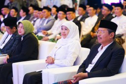 Kobarkan Spirit Jihad Kebangsaan, Gubernur Khofifah Ajak Santri Jaga Martabat Kemanusiaan