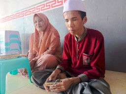 Menginspirasi, Bocah Tunanetra di Sampang Hafal 18 Juz Al-Qur'an dengan Alat Perekam Suara