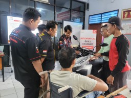 Dukung Kemandirian Difabel, MPM Honda Jatim Gelar Pelatihan Mekanik Bersama Juara Nasional