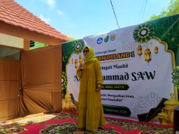 Teladani Akhlak Nabi, SD Negeri Dulang 1 Sampang Gelar Maulid Meriah