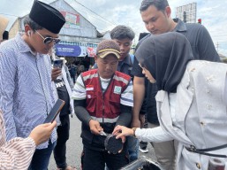 Sidak Proyek, Komisi III DPRD Bangkalan Temukan Ketebalan Jalan Tak Sesuai Spesifikasi