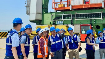 Pelabuhan Teluk Lamong Jadi Rujukan Internasional, Saigon New Port Lakukan Studi Banding Teknologi ASC