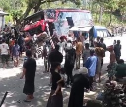 Korban Kecelakaan Bus RS Bina Sehat Jember Dipulangkan dengan 18 Ambulans 