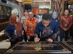 Bupati Bojonegoro Resmikan Gedung Baru PT BPR Bojonegoro, Dorong Inovasi dan Penguatan Ekonomi Kerakyatan