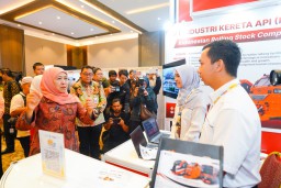 Job Fair Inklusif 2025 Dibuka, Khofifah Dorong Akses Kerja Setara dan Pengurangan Pengangguran di Jatim
