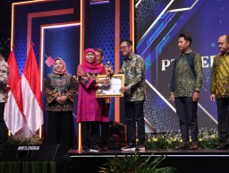 Realisasi Investasi Jatim Tembus Rp74,69 Triliun Semester I 2025, JIIPE SEZ Raih Investment Award Kategori PMDN