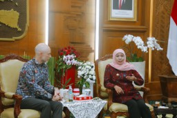 Temui Konjen AS, Gubernur Khofifah Bahas Kerja Sama Pendidikan, Kesehatan, dan Investasi