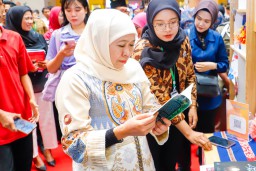 Insan Pendidikan se-Jatim Kompak Luncurkan 1.580 Karya Buku Pecahkan Rekor MURI, Gubernur Khofifah: Kado Istimewa HUT Ke-80 Sekaligus Wariskan Tradisi Literasi untuk Bangsa