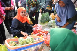 Tinjau Pasar Plaosan Magetan, Gubernur Khofifah: Jadi Pusat Agrobisnis dan Penggerak Ekonomi Madiun Raya