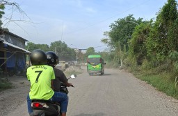 DPRD Gresik Desak Kontraktor Tuntaskan Proyek Pelebaran Jalan Yosowilangun–Suci yang Timbulkan Debu