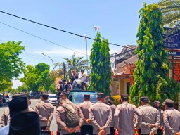 Kantor Dinsos Didemo Aktivis Desak Audit Dana