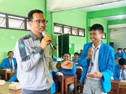 Belajar dari Profesional: PT Smelting Ajak Siswa SMK Yasmi Gresik Kenali Dunia Industri 