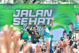 Bupati Yes Hadiri Jalan Sehat Santri di Sambeng, Sekaligus Grand Launching Sekolah Sepak Bola dan Sport Center