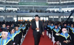 Bupati YES Ajak Wisudawan UMLA Jadikan Ilmu dan Iman Landasan Membangun Peradaban Lamongan