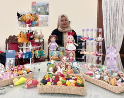 Menenun Asa dari Benang Rajut: Kisah Zulfa Nurin Hasnawati, Ibu Rumah Tangga Bojonegoro yang Karyanya Tembus Mancanegara