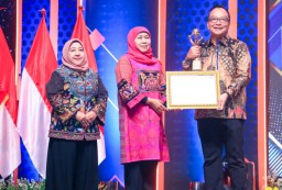 Jadi Kabupaten dengan Investasi Tinggi, Kabupaten Gresik Raih Penghargaan Investment Award