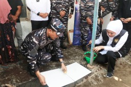 Gubernur Khofifah Apresiasi Program Rutilahu di Momen Peringatan HUT TNI ke-80